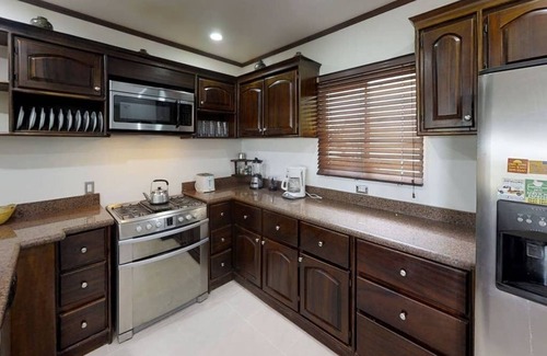 Playa Hermosa Casa | Frente a la playa 3BR Home W / Piscina privada en Playa Hermosa 3 millas al sur de Jaco