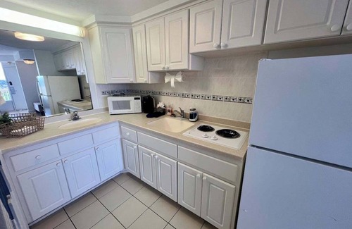 Ortona Park Condominio | Beachfront - City View - King bed