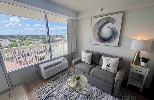 Ortona Park Condominio | Beachfront - City View - King bed