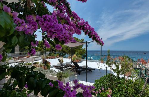 Tucepi Apartamento | Beachfront Comfort Apartment NIVES