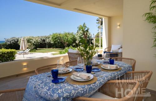 Nikki Beach Apartamento | Beachfront complex Neptuno III , sea views, pool and garden,Elviria