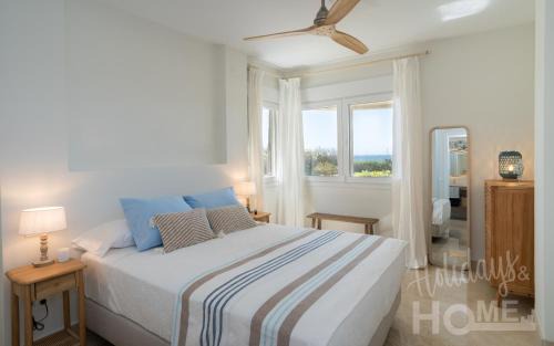 Nikki Beach Apartamento | Beachfront complex Neptuno III , sea views, pool and garden,Elviria