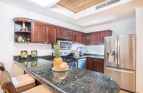 Barrio Los Villalobos Condominio | Beachfront Condo 3 bdrm