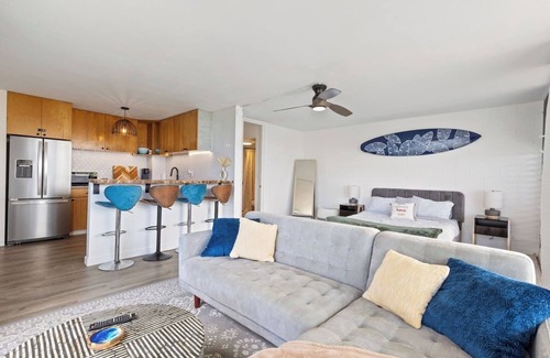 Punaluu Apartamento | Beachfront Condo in Hauula North Shore, Ocean Views, Pool + A/C!