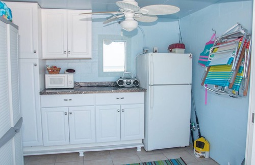 Redington Beach Condominio | Condominio frente al mar en La Contessa!, 3BD / 3BA, junto a la piscina Cabana, muelle de pesca privada