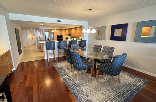 Redington Beach Condominio | Condominio frente al mar en La Contessa!, 3BD / 3BA, junto a la piscina Cabana, muelle de pesca privada