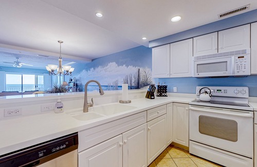 Ocean City Condominio | Beachfront condo with amazing views, pool, steps to beach boardwalk