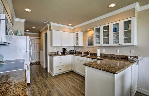 Lincoln Beach Apartamento | Beachfront Condo with Patio and Views - Walk to Shore!