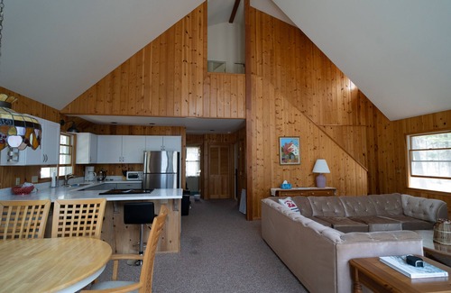 Harbor Springs Cabaña | Beachfront Cottage off Tunnel of Trees