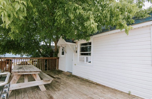Wasaga Beach Cabaña | SANDPIPER BEACH RESORT - Cottage # 8