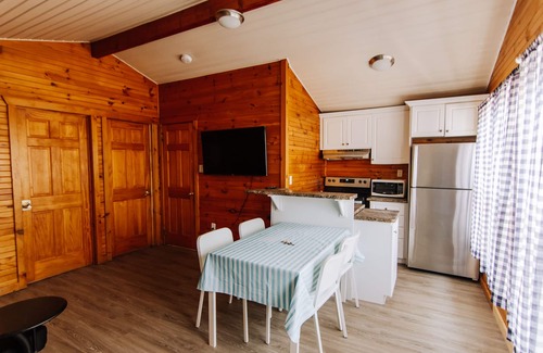 Wasaga Beach Cabaña | SANDPIPER BEACH RESORT - Cottage # 5