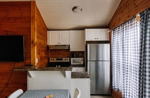 Wasaga Beach Cabaña | SANDPIPER BEACH RESORT - Cottage # 4