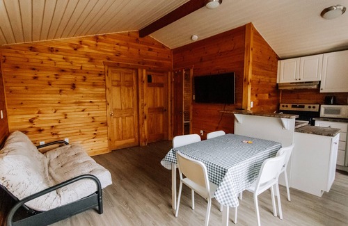 Wasaga Beach Cabaña | SANDPIPER BEACH RESORT - Cottage # 4