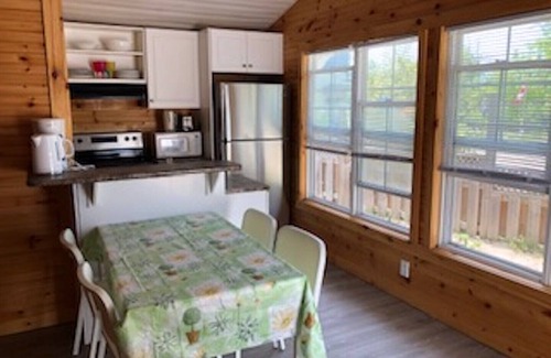 Wasaga Beach Cabaña | SANDPIPER BEACH RESORT - Cottage # 4