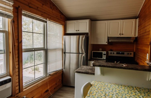 Wasaga Beach Cabaña | SANDPIPER BEACH RESORT - Cottage # 3