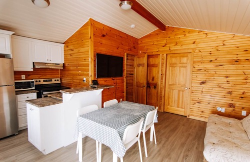 Wasaga Beach Cabaña | Sandpiper Beach Resort - Cottage # 1
