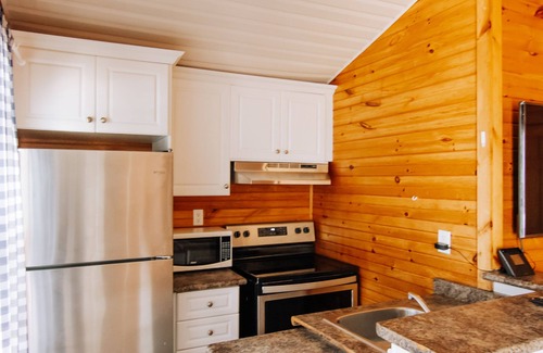 Wasaga Beach Cabaña | Sandpiper Beach Resort - Cottage # 1