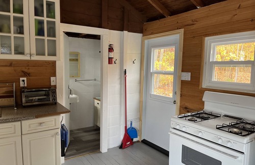 Tweed Cabaña | Beachfront cottage on Stoco Lake Tweed