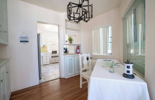 Townsite Cabaña | BEACHFRONT COTTAGE ON THE WATER TWO BEDROOM ONE BATH UPPER UNIT