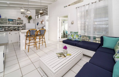 Estate Enighed Casa | Su propia Villa frente a la playa, no es un condominio, solo 2 pisos de la ciudad, alquiler de 1 o 2 habitaciones