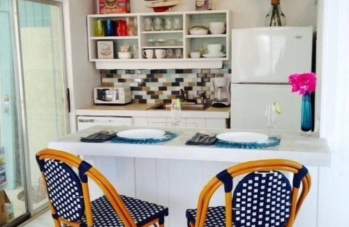 Estate Enighed Casa | Su propia Villa frente a la playa, no es un condominio, solo 2 pisos de la ciudad, alquiler de 1 o 2 habitaciones