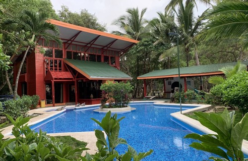 Palm Beach Estates Casa | Beachfront Villa Stunning Private Pool, Stunning Patio, 4BR, 3BA private parking