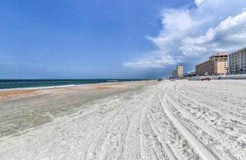 Ortona Park Apartamento | Beachfront Daytona Vacation Rental with Balcony