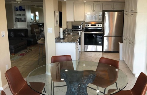 Vanderbilt Beach Condominio | Directly on Gulf/Vanderbilt beach, pool, tennis/pickle, Flash Sale--Aug 28 & on!