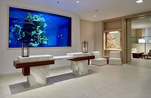 Waikiki Complejo | Beachfront Dream! 2 Pet-friendly Units, 2 On-site Restaurants and Bars, Pool