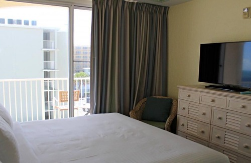 Bostroms Casa | Beachfront Dream! Three Spacious Units Near Daytona Beach Pier, Pool, Golf