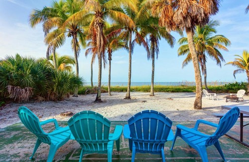 Mid Island Casa | Beachfront Dunes, Sleeps 8, 3 Bedrooms plus Den, Gulf Front, Pet Friendly