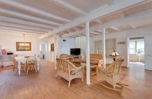 Mid Island Casa | Beachfront Dunes, Sleeps 8, 3 Bedrooms plus Den, Gulf Front, Pet Friendly