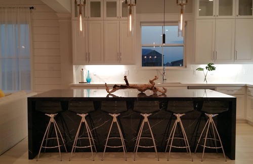 Galveston Casa | BEACHFRONT! ELEVATOR! HOT TUB! CUSTOM BUILT! GATED COMMUNITY! A BIT OF PARADISE