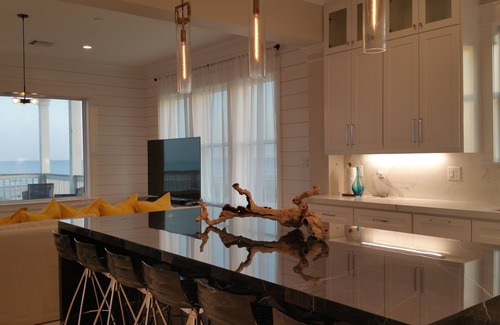 Galveston Casa | BEACHFRONT! ELEVATOR! HOT TUB! CUSTOM BUILT! GATED COMMUNITY! A BIT OF PARADISE