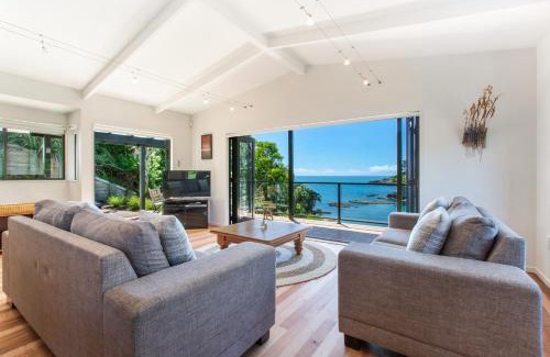 Waiheke Island Casa | Beachfront Enclosure Bay - Waiheke Unlimited