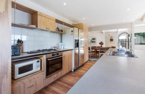 Waiheke Island Casa | Beachfront Enclosure Bay - Waiheke Unlimited