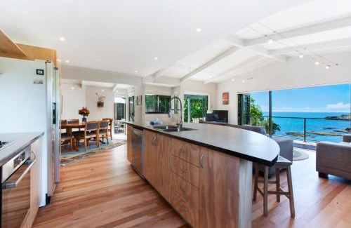 Waiheke Island Casa | Beachfront Enclosure Bay - Waiheke Unlimited