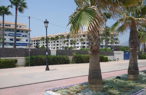 San Luis de Sabinillas Apartamento | Beachfront 3 Bed Apt San Luis De Sabinillas