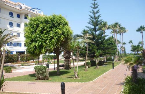 San Luis de Sabinillas Apartamento | Beachfront 3 Bed Apt San Luis De Sabinillas