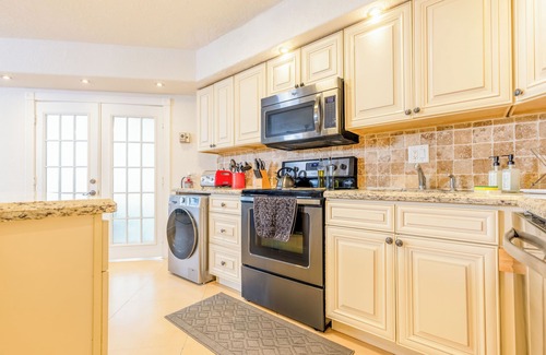 Bermuda Riviera Condominio | Beachfront Escape, Pool & Stunning Beach Views!