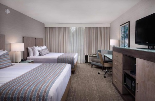 Newport Hotel | Your Newport Retreat! Indoor Swimming Pool, Free Parking, Hillside View!