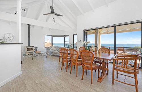 Halls Head Casa | Beachfront Escape Private Pool and Beach Access