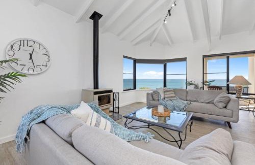 Halls Head Casa | Beachfront Escape Private Pool and Beach Access
