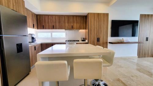 Las Glorias Apartamento | Beachfront Extra-large 1-bedroom free breakfast by Moikkarentals