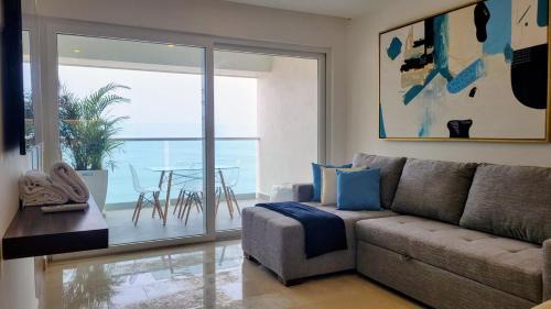 Las Glorias Apartamento | Beachfront Extra-large 1-bedroom free breakfast by Moikkarentals
