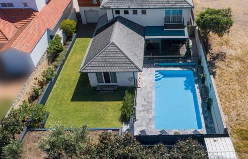 Halls Head Casa | Beachfront Family Favourite Home with Pool & Views