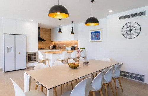 Kobas Villa | Beachfront family paradise with pools & kayak/boat & playground, TOP PRIVACY!