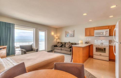 Lincoln City Casa | Beachfront Family Suite - Ocean View - Full Kitchen