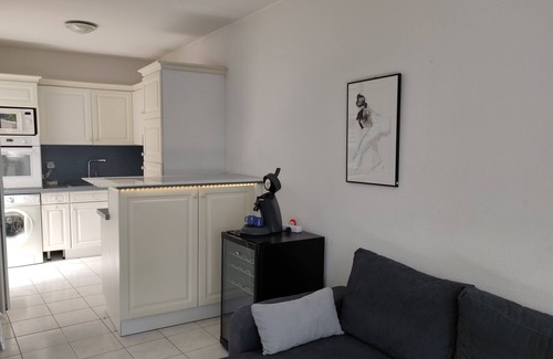 Naturist Village Apartamento | Apartamento en Agde con jacuzzi y jardín, a solo 6 minutos de la playa.