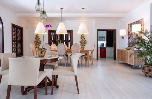 Runaway Bay Villa | FRENTE AL MAR - Villa privada con todo el personal